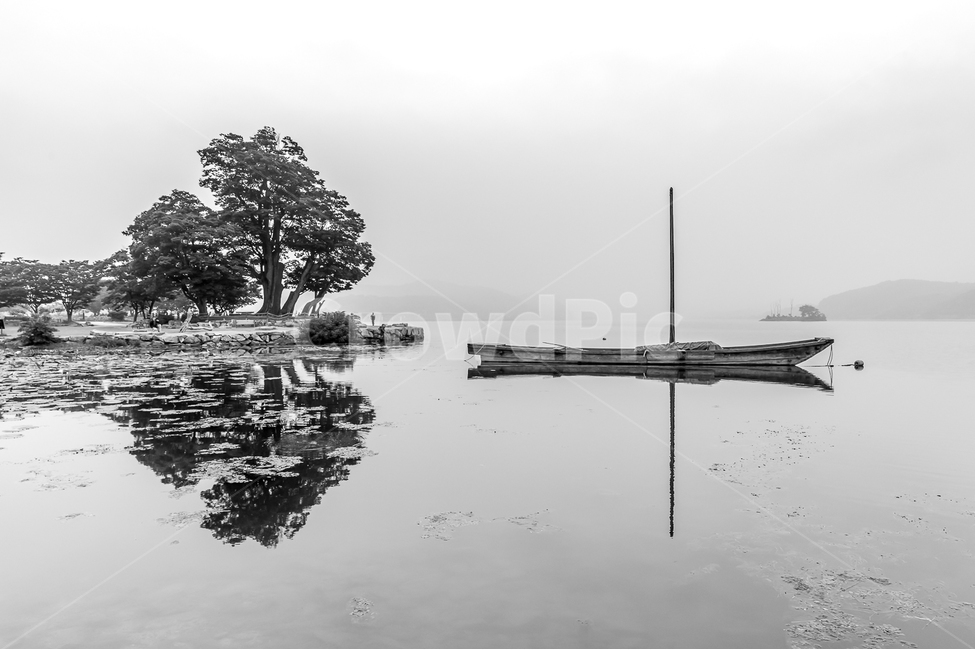 자연,풍경,일출,두물머리,나룻배,안개,흑백,흑백사진,양평,nature,landscape,sunrise,fog,자연,풍경,nature,landscape,한국자연풍경,한국자연경관,korea nature landscape,한국전통,한국문화,korean traditional,korean culture,흑백,모노톤,monochrome,black and white,교통,교통수단,traffic,transportation,water,물,waterfront,워터 프론트