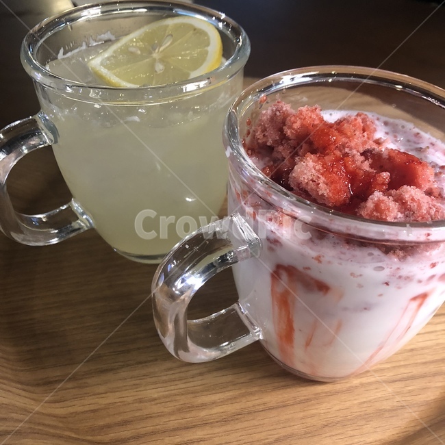 딸기라떼,레몬에이드,유리컵,카페,음료