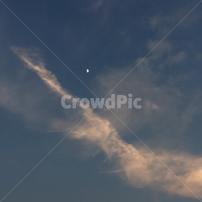 하늘,구름,반달,달,저녁,moon,감성,자연,풍경,저녁하늘,야경,밤,풍경,nightscape,night,landscape,nature,light,빛,flare,플레어,outdoors,옥외
