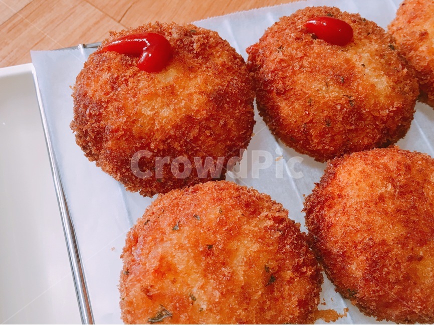 고로케,감자고로케,빵,케찹,요리,음식,후식,디저트,간식,food,dessert