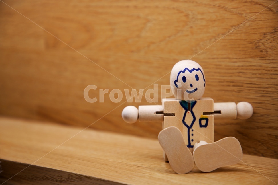 toy,장난감,wood,나무,사람,human,남자,man,외로운,lonely