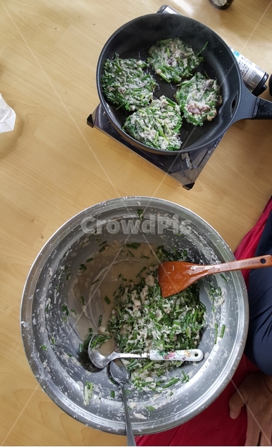 전,부침개,요리,반죽,부추전,가정,한식,음식,식재료,요리,food,cook,meal,dishes,food reserves,한식,한국음식,한국요리,korean food,korean dishes,korean meal,korean cook