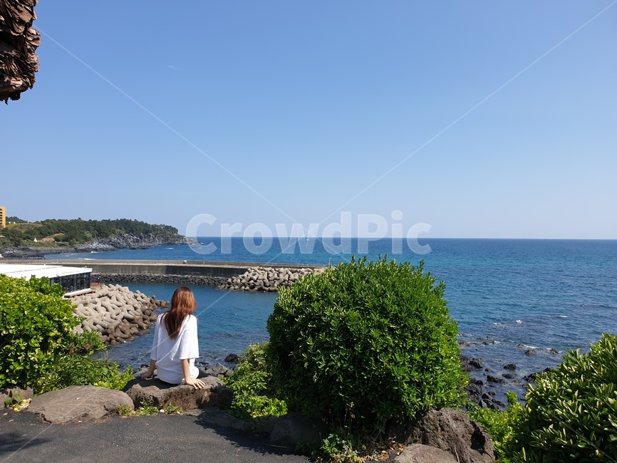 제주도,서귀포시,바다,하늘,용머리해안,해수욕장,바닷가,제주바다,사람,인물,인간,human,person,여성,여자,woman,female,lady,여행,휴가,traveling,vacation,trip