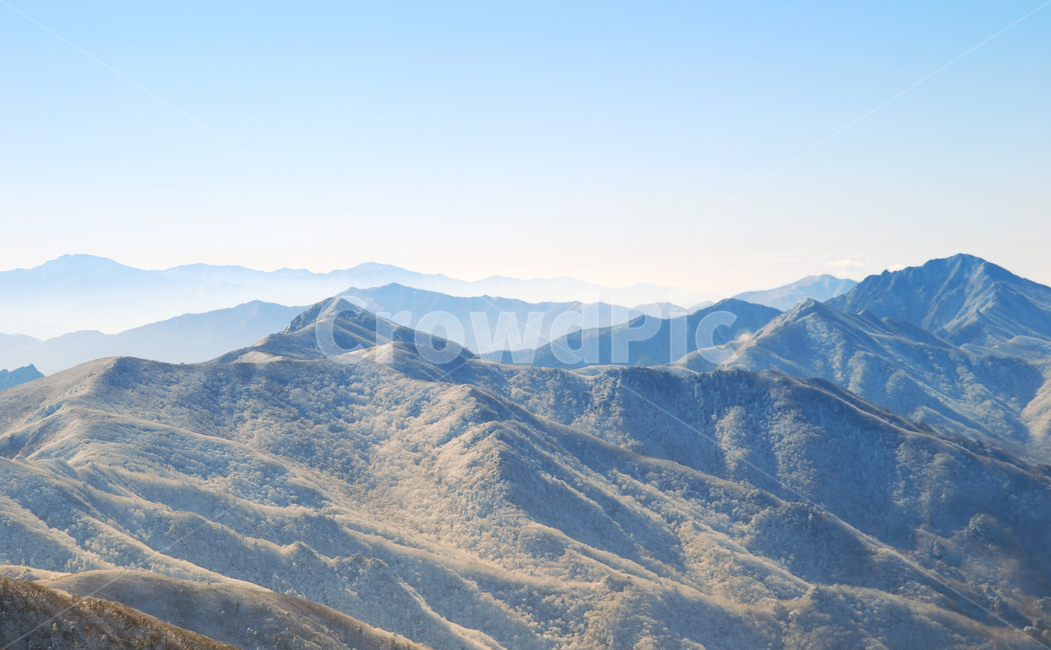 덕유산,국립공원,눈,스노우,겨울,풍경,설경,산,설산,겨울산,고산,하늘,배경,백그라운드,자연,산맥,봉우리,산봉우리,그리메,산그리메,그림자,능선,계절,겨울풍경,무주,무주군,전북,전라북도,한국,겨울,계절,winter,season,자연,풍경,nature,landscape,한국자연풍경,한국자연경관,korea nature landscape,mountain range,mountain,outdoors,옥외,peak,피크