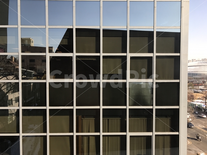 회사,건물,유리창,커튼,블라인드,회사원,생활,직장,일상,반사,거울,그리드,office,glass,building,빌딩,daily,today,dailylife,reflection,reflect,mirror,curtain,life,인테리어,실내디자인,interior design