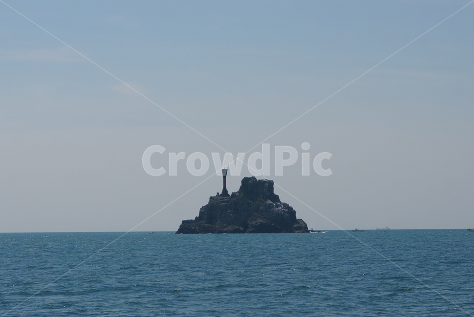 섬,바다,하늘,바다풍경,등대,등대,lighthouse,outdoors,옥외,land,땅,nature,자연,ocean,대양,water,물,sea,shoreline,해안선,coast,연안