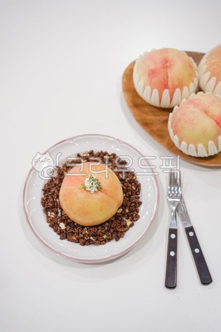 dessert,Greek Momo,snack,fruit,peach,Momogrik,pitch