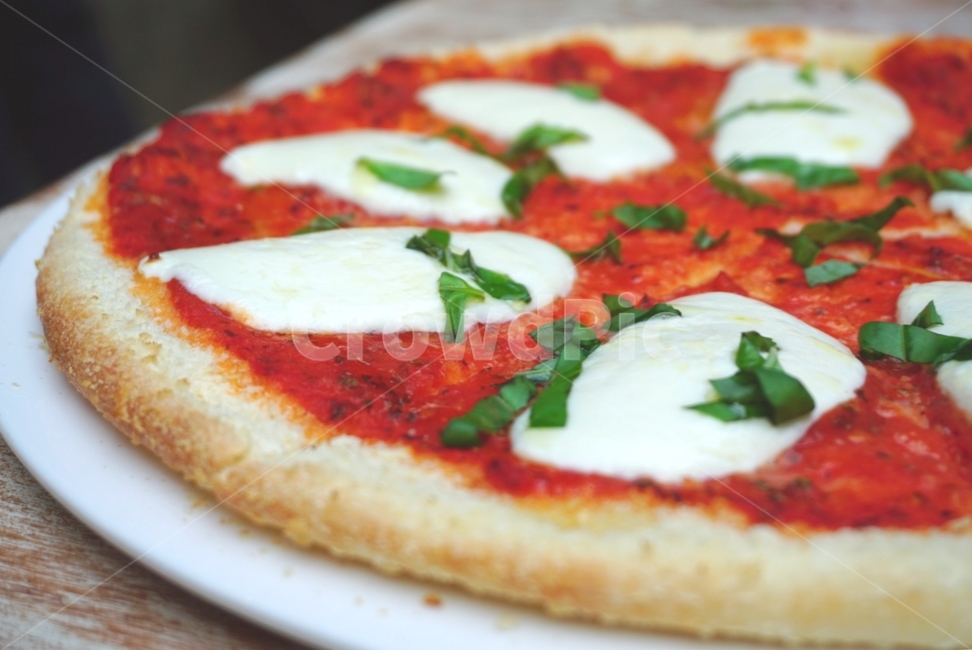 Italian food,basil,italianfood,tomato,food,cheese,pizza,margherita pizza,mozzarella cheese,italiancook,mozzarella,margherita,western food