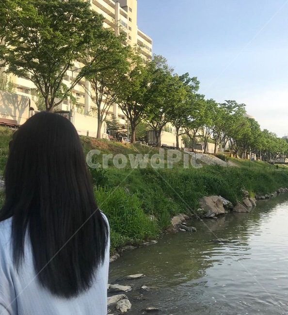 뒷모습,여성,여자,배경,긴머리,사람,인물,인간,human,person,여성,여자,woman,female,lady