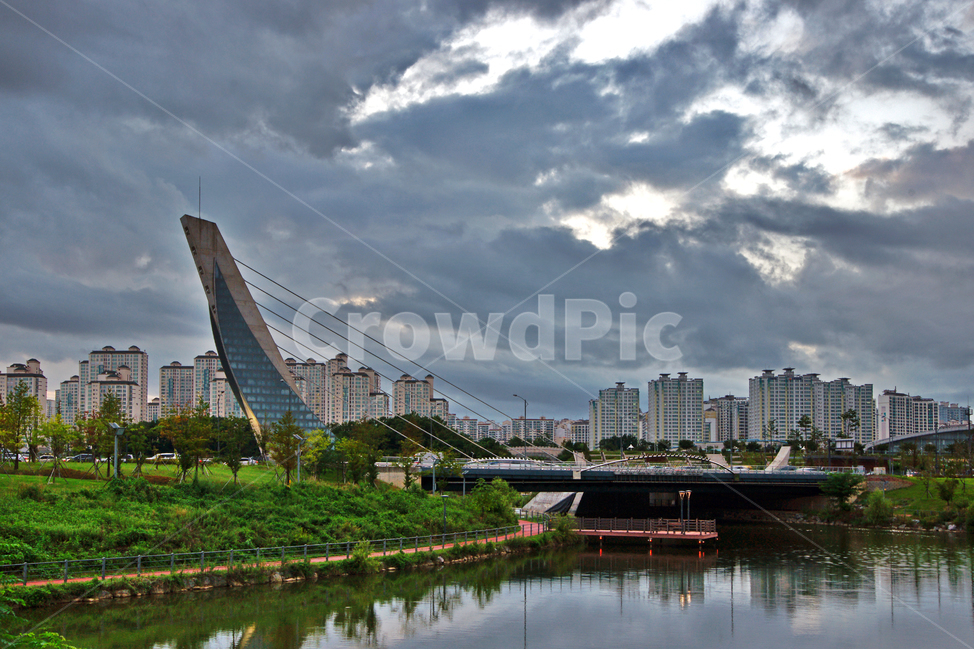 신도시,파주,운정,운정호수공원,경기도,구름,공원,호수,조형물,도시,풍경,city,landscape,한국도시풍경,한국도시경관,korea cityscape,building,건물