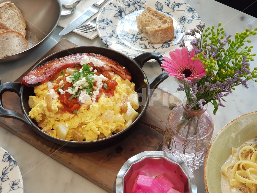 브렌치,빵,오믈렛,brunch,bread