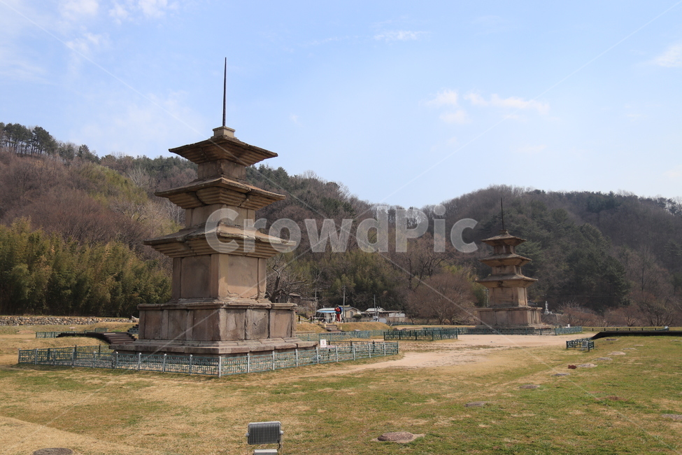 경주,경주감은사지동서삼층석탑,감은사지,3층석탑,석탑,신라,탑,서라벌,architecture,건축물,한국,전통,유산,통일신라,불탑,불교,감은사,koreantraditional,한국전통,한국문화,korean traditional,korean culture,건축물,건물외관,exterior,building,structure,architecture,construction