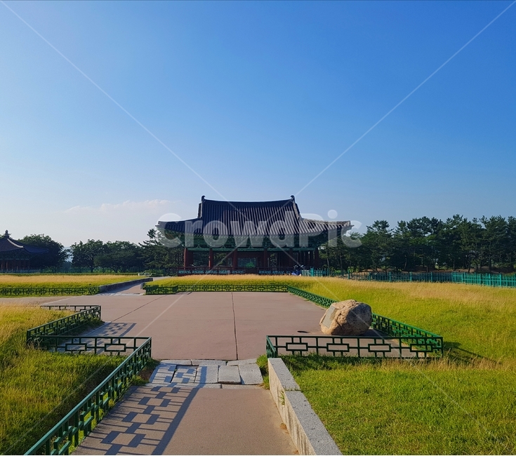 경주,안압지,동궁과월지,한옥,전통,신라,역사,관광,관광지,랜드마크,임해전,동궁과월궁,한국적인,한국,우리나라,향토적인,옛스러운,파란하늘,하늘,맑음,화창한,문화재,history,landmark,gyeongju,koreanculture,korea,koreanstylehouse,traditional,hanok