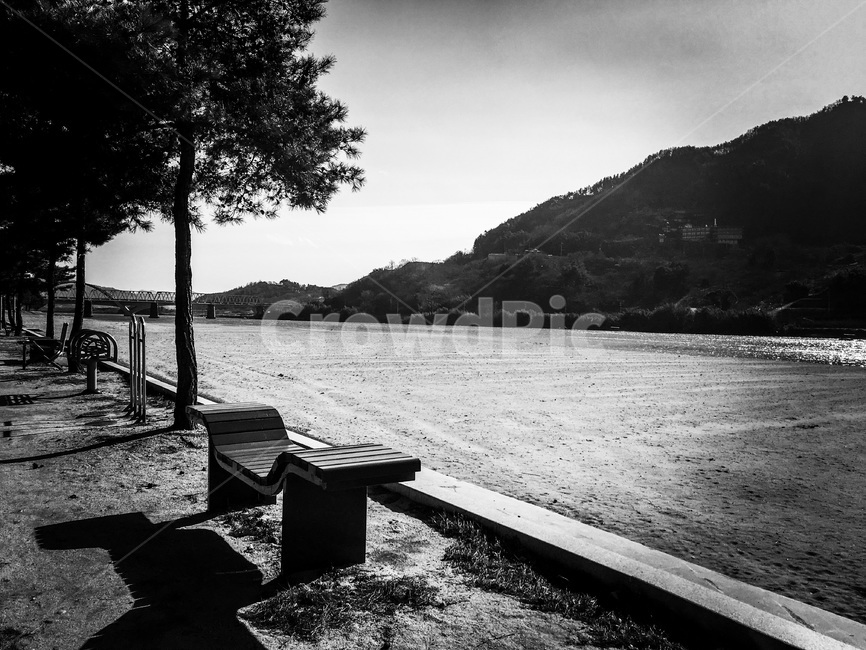 섬진강,의자,고독,쓸쓸함,흑백,seomjingangriver,chair,solitude,loneliness,blackandwhite,black,dark,자연,풍경,nature,landscape,흑백,모노톤,monochrome,black and white