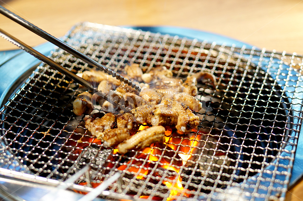 꼼장어,꼼장어구이,수산물,해산물,조개,술안주,꼼장어직화구이,꼼장어숯불구이