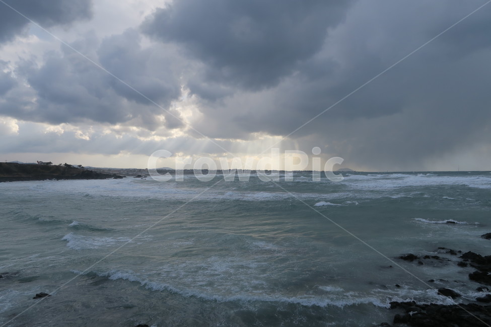 제주도,바다,먹구름,파도,풍랑,폭풍,햇살,자연,풍경,nature,landscape,제주도,jeju,jeju island,weather,날씨,outdoors,옥외,promontory,곶