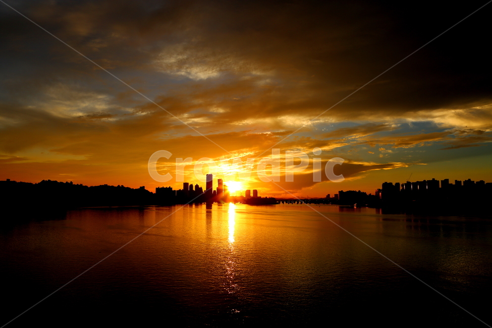 노을,석양,풍경,한강,자연,도시,풍경,city,landscape,한국도시풍경,한국도시경관,korea cityscape,실루엣,그림자,silhouette,shadow,nature,outdoors,옥외,dusk,황혼,dawn,새벽,sky,하늘,red sky,붉은 하늘,sunset,일몰