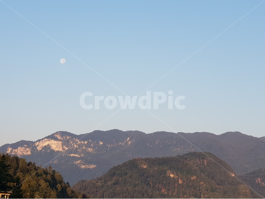 블레드,섬,호수,블레드성,bledcastle,자연,경관,아침달,moon,아침,아침풍경,경치,자연경관,슬로베니아,해외자연,외국자연,세계자연,동유럽자연,동유럽경관,slovenia,자연,풍경,nature,landscape,해외,외국,세계,foreign,oversea,world,세계자연풍경,해외자연풍경,외국자연풍경,world nature landscape,outdoors,옥외,mountain,산,mountain range,산맥