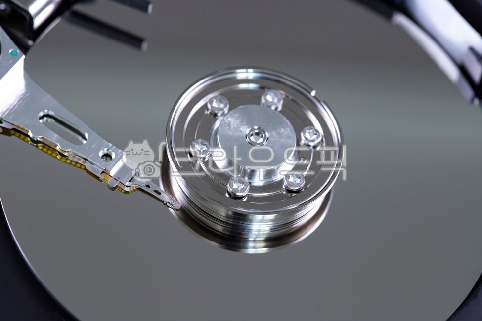 data,document,save,hard disk,Electronic products,computer,file,Opening,record,physical,signal,write,storage device,close up,storage medium,read,surface,metal,equipment,technology,Gouging,Contact,science,computer hardware,self,back up,information,drive,ope