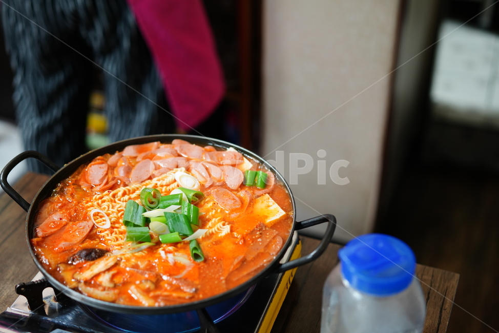 부대찌개,냄비,한식,먹거리,음식,국물,술안주,food,찌개,햄,식사,요리,음식,식재료,요리,food,cook,meal,dishes,food reserves,한식,한국음식,한국요리,korean food,korean dishes,korean meal,korean cook