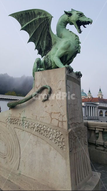 용,다리,용의다리,랜드마크,류블라냐,슬로베니아,dragon,bridge,dragonbridge,landmark,ljubljana,slovenia,조각상,동상,석상,조형물,statue,bronze statue,stone statue