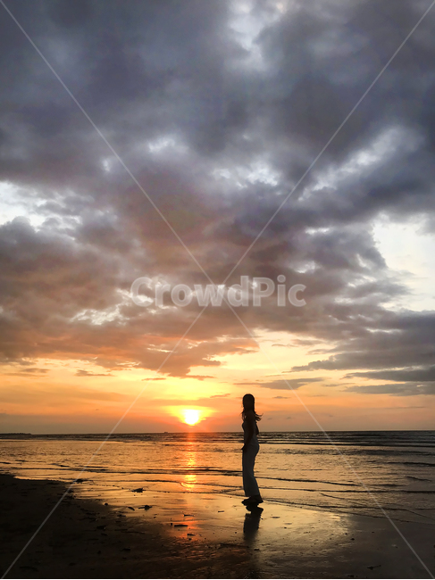 redsky,붉은하늘,dawn,sunset,일몰,황혼,하늘,그림자,석양,구름,선셋,여자,뒷모습