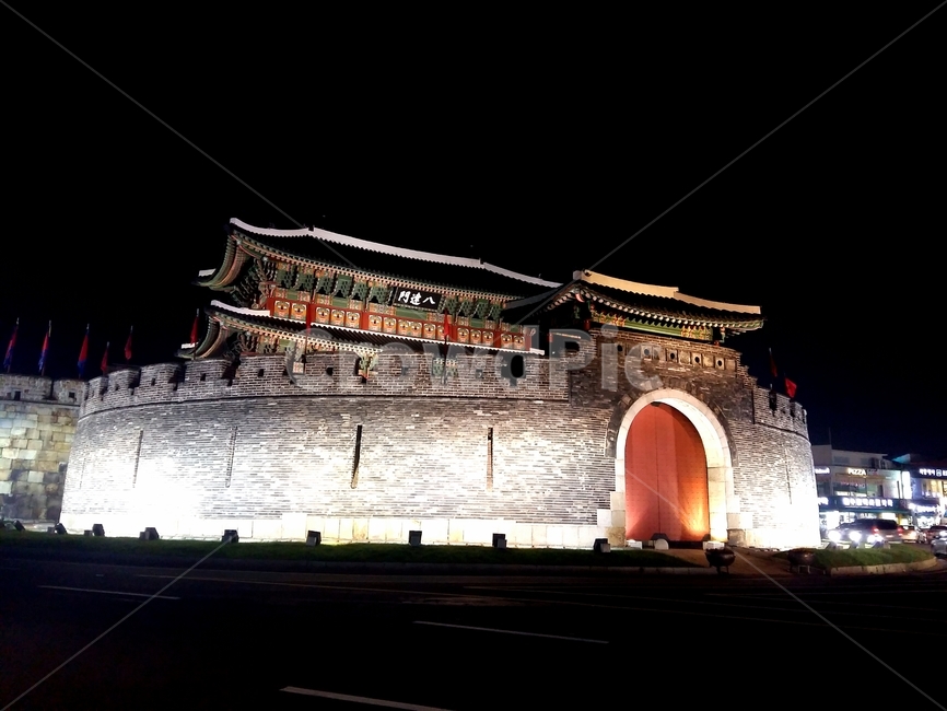 수원화성,야경,밤,빛,문화재,한국,건축물,건물,architecture,building