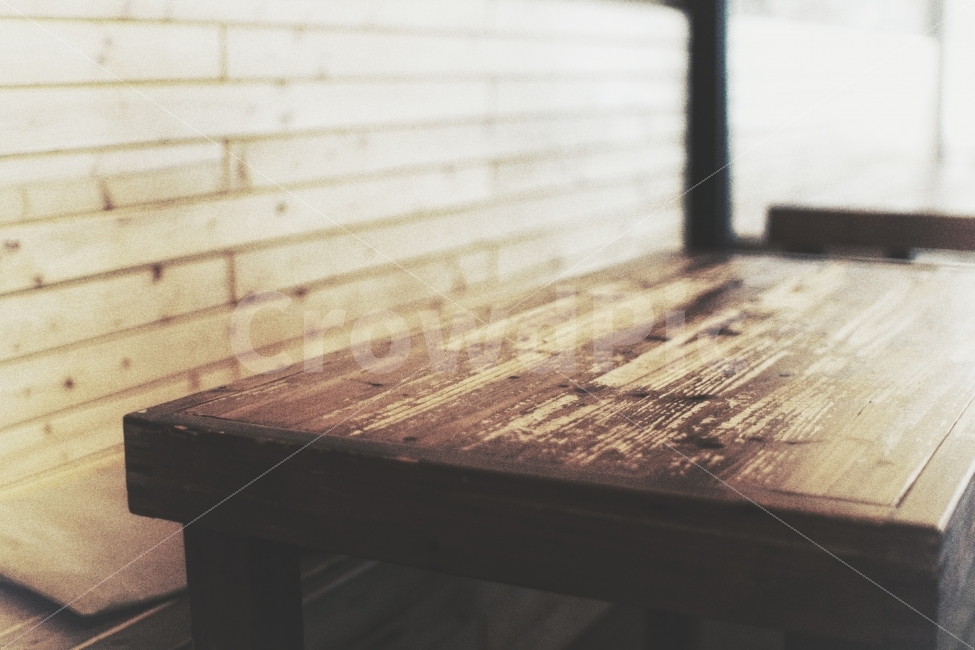 빈티지,카페,책상,테이블,빈자리,나무,고요한,조용한,쓸쓸한,방석,cafe,silent,감성,sensible,feeling,인테리어,실내디자인,interior design