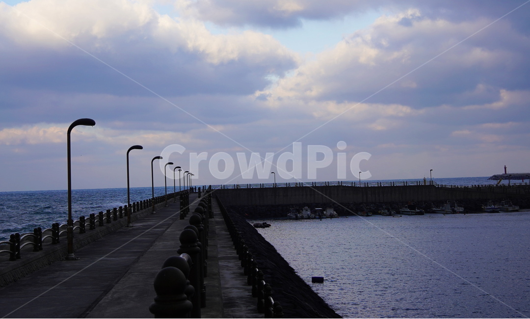 교각,난간,워터프론트,물,water,waterfront,해안가,부두,자연,하늘,구름