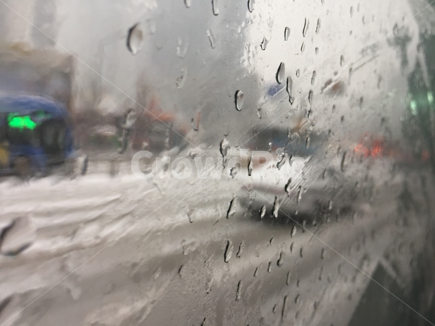 창가,눈오는날,대중교통,습기,물방울,눈,도로변,도로,비,길가,출근길,비,비오는날,rain,rainy,교통,교통수단,traffic,transportation,nature,자연,outdoors,옥외