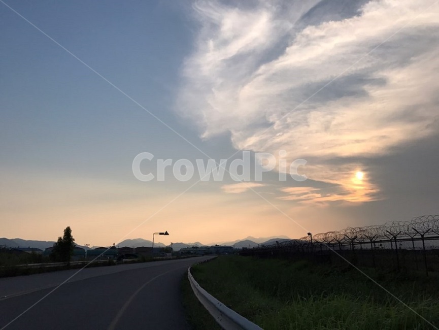감성사진,자연,하늘,구름,저녁노을,자연,풍경,nature,landscape,road,도로,freeway,고속 도로,highway,고속도로,asphalt,아스팔트