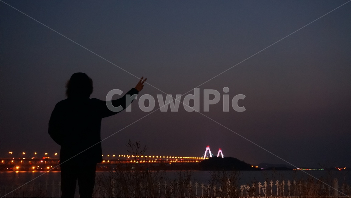 영종도,정서진,영종대교,아라빛섬,야경사진,야경,풍경,풍경사진,자연,풍경,nature,landscape,한국자연풍경,한국자연경관,korea nature landscape,야경,밤,nightscape,night,사람,인물,인간,human,person,감정표현,기분,feeling,emotion,인물실루엣,사람실루엣,character silhouette,human silhouette,여행,휴가,traveling,vacation,trip