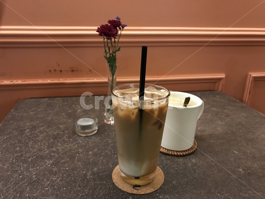coffeecup,커피컵,cup,컵,커피,차,카페라떼,카페,테이블,꽃,화분,음료수,drink,beverage,커피,카페,coffee,cafe