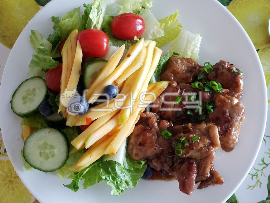 Homemade food,lunch,salad,thigh,cucumber,ckicken,healthyfood,green onion,healthy food,round plate,Tomatoes,easycooking,blueberry,teriyaki,lettuce,Teriyaki,Mango Salad,home food,seasoning,chicken,Teriyaki Chicken,plate,Lettuce,white plate,Romaine Lettuce,w
