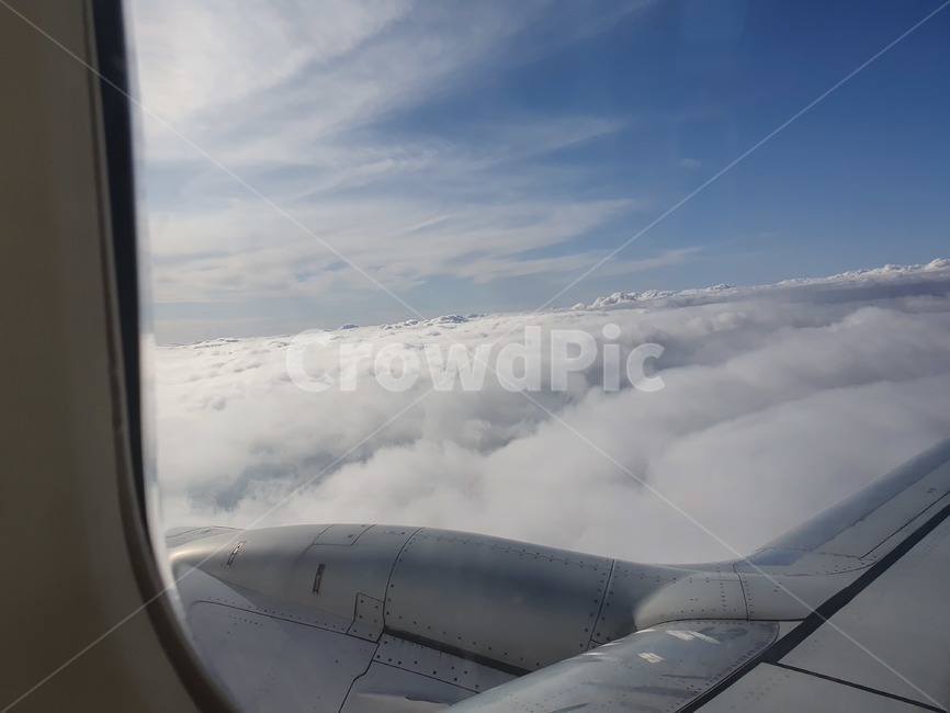 airplane,비행기,transportation,교통,vehicle,항공기,구름,sky,구름위