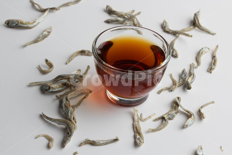 양념,seasoning,glass,멸치,멸치액젓,암갈색,포도주,음식,식재료,요리,food,cook,meal,dishes,food reserves,콩류,견과류,beans,pulse,nuts,dry fruits