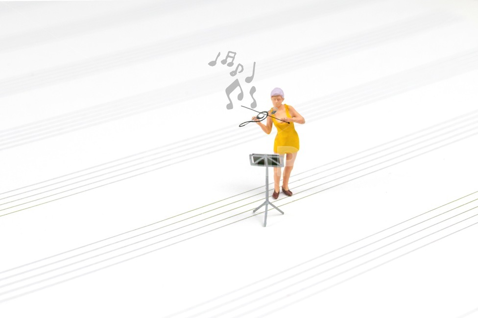 바이올린,violin,클래식,바이올린연주,연주자,뮤지션,보면대,높은음자리표,오선노트,음악노트,오선보,violinst,music,classic,classicmusic,바이올린솔로,연주,연출,컨셉,콘셉,direction,concept,악기,음향기기,musical instrument,musical equipment