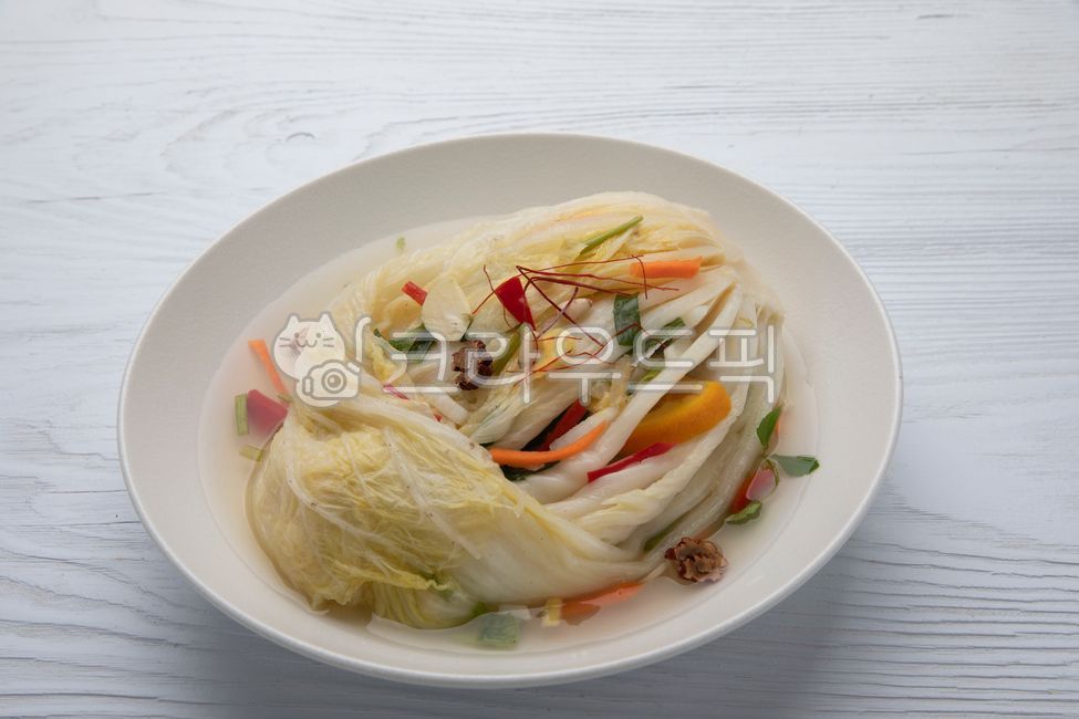 김치,김장,백김치,물김치,배추,음식,요리,반찬,그릇,접시,고명,대추,채소,kimchi,makingkimchi,whitekimchi,waterkimchi,cabbag,napacabbage,foood,sidedish,vegetable,cooking,garnish,배추김치,cabbagekimchi,fall,가을,음식,식재료,요리,food,cook,meal,dishes,food reserves,한식,한국음식,한국요리,korean food,korean dishes,korean meal,korean cook