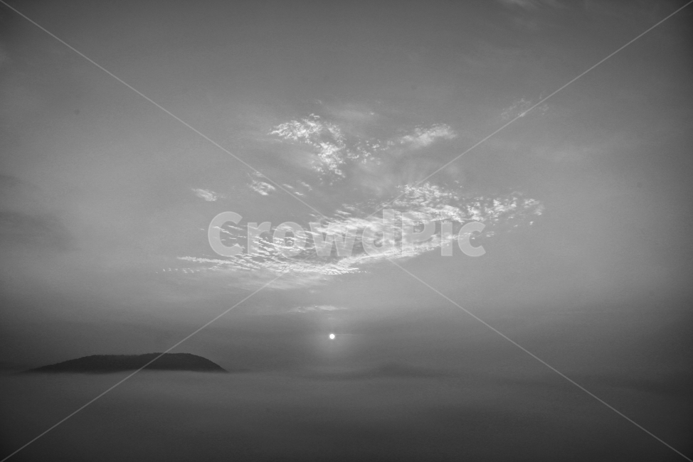 흑백,일출,산,정상,자연,자연,풍경,nature,landscape,흑백,모노톤,monochrome,black and white,light,빛,flare,플레어,outdoors,옥외