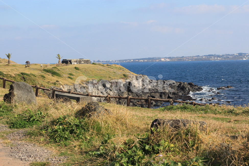 가을제주,하늘,넘실바다,절벽,울타리,자연,풍경,nature,landscape,한국자연풍경,한국자연경관,korea nature landscape,제주도,jeju,jeju island,promontory,곶,outdoors,옥외