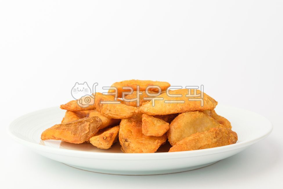 웨지감자,감자,튀김,프렌치프라이,양념,채소,야채,음식,식사,식품,식료품,재료,식재료,음식재료,클로즈업,고소한,담백한,짭짤한