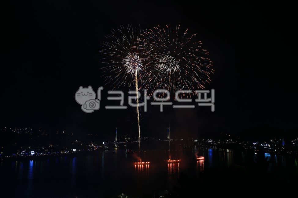 night view,romance,Yeosu night sea,festival,port city,night,Yeosumi Port,fireworks,Fireworks,sea