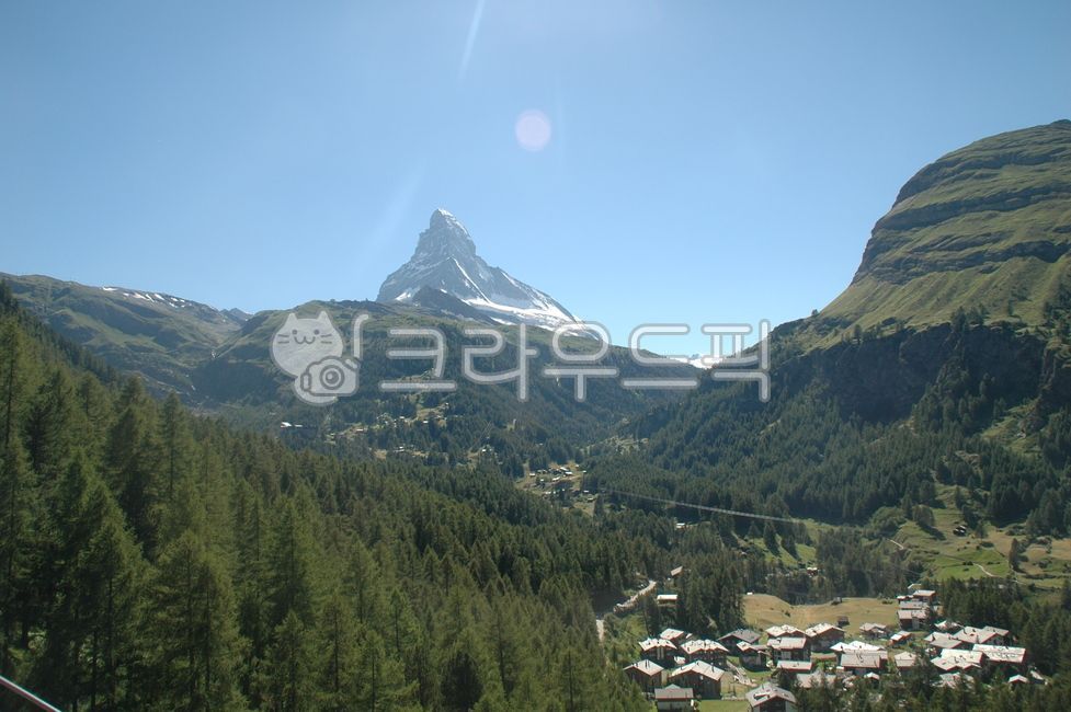panoramic,ice,mountain,view,matterhorn,sunny,landmark,day,sky,town,switzerland,tree,swiss,mount,zermatt,panorama,snow,alpine,serenity,alps,rockies,summit,summer,rocky,top,village,glacier,green,famous,clear,hiking,peak,calm,blue,serene,landscape