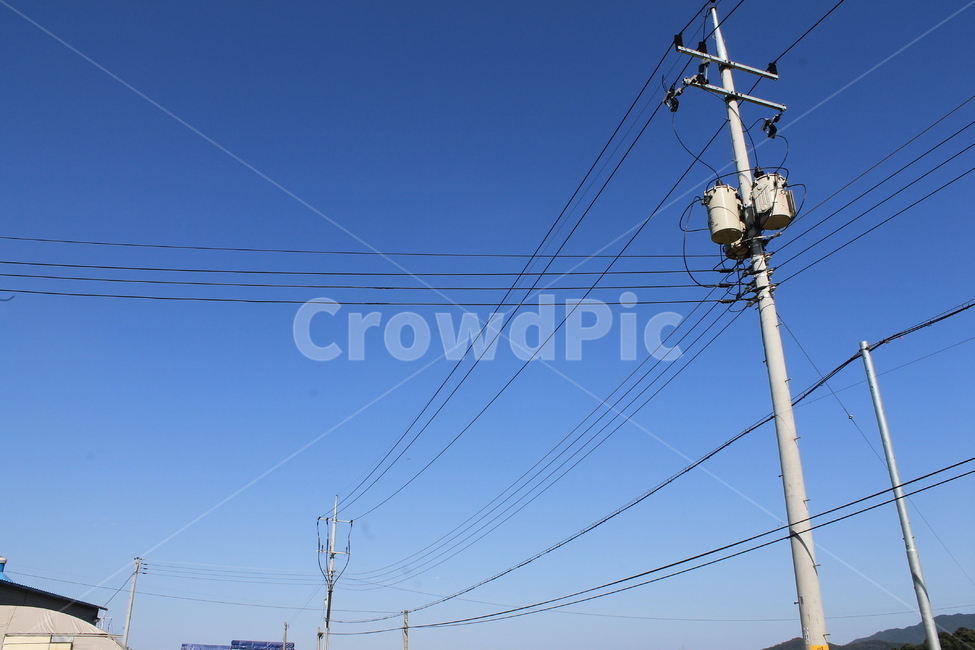 전봇대,전신주,전기선,telephonepole,utilitypole,파란하늘,telegraphpole,전력케이블,sky,bluesky,파른하늘,푸른하늘,하늘