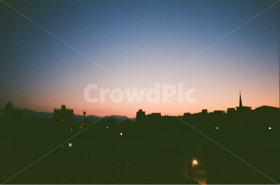필름카메라,여명,아침,건물실루엣,마을,동네,건물,동트임,도시,풍경,city,landscape,light,빛,flare,플레어