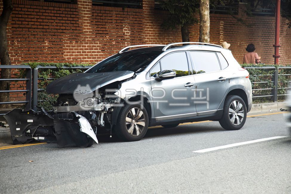 broken,damage,traffic accident,red brick,impact,industry,asphalt,ruined,accident,vehicle,street tree,cracked,car,road,bonnet,wall,facility,tire,traffic