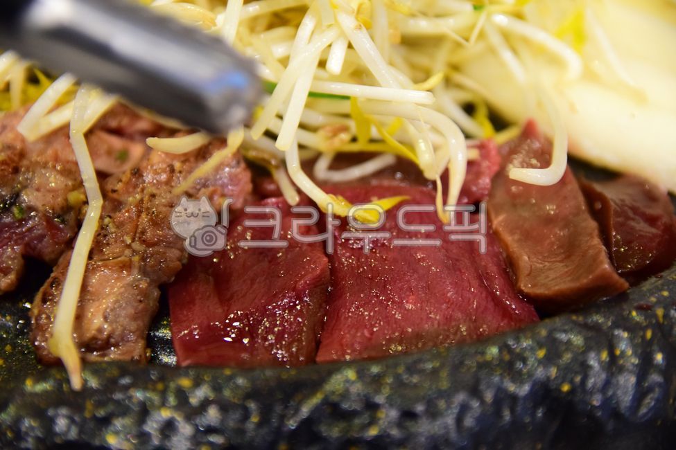 intestine,Korean beef intestines,beef tripe,snack,Korean beef tripe,Midnight Snack,protein,host,ingredients,cooking,guts,heartache,roast,koreanfood,Drink snacks,beef ribs,glass,Gopchang,baking sheet,Korean,Korean beef,Grilled Tripe,delicious,food,meal,pai
