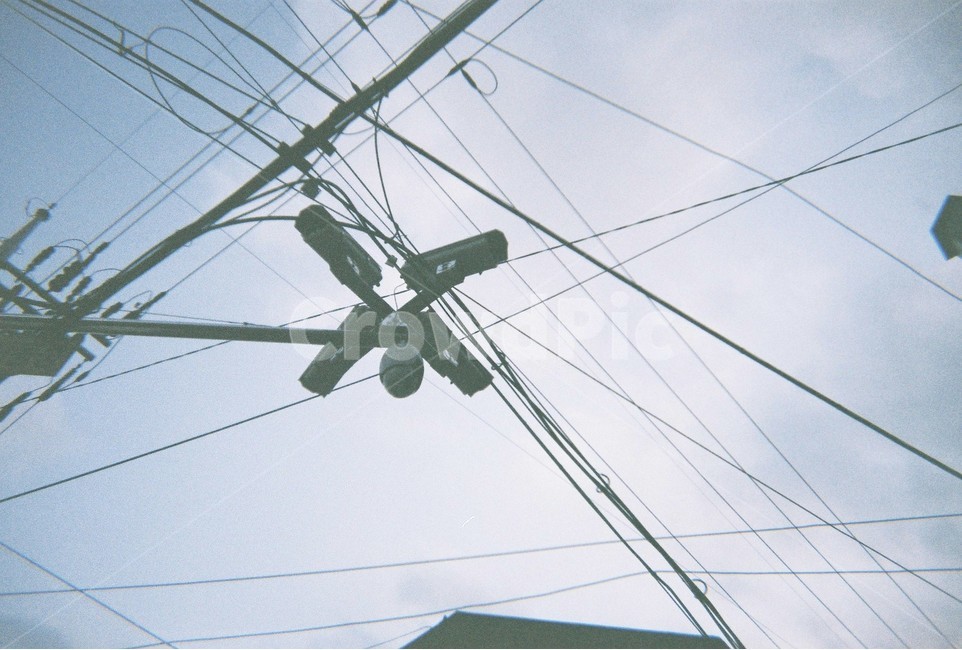 하늘,구름,일상,길,장애물,cctv,전봇대,전기줄,감시,우울,산업,industry,industrial,에너지산업,energy industry,cable,케이블