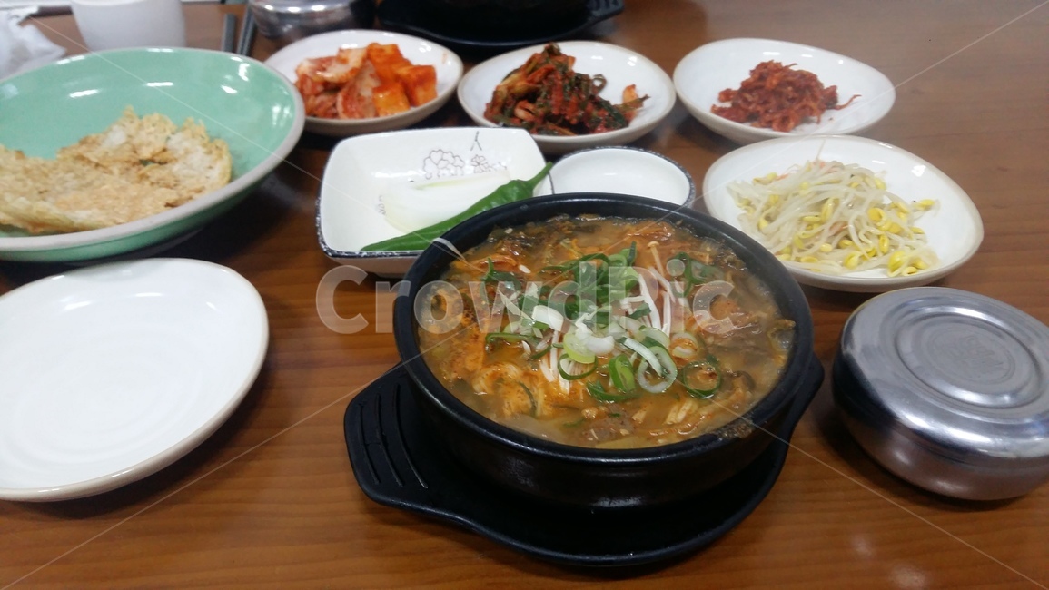 한국음식,국밥,해장국,식사,음식,요리,저녁식사,한국요리,한식,국물,국물요리,안주,얼큰,개운,뚝배기,식재료,외식,koreanfood,koreanmeal,koreandishes,koreancook,soup,haejangguk,meal,food,dish,dinner,foodreserves,eatout