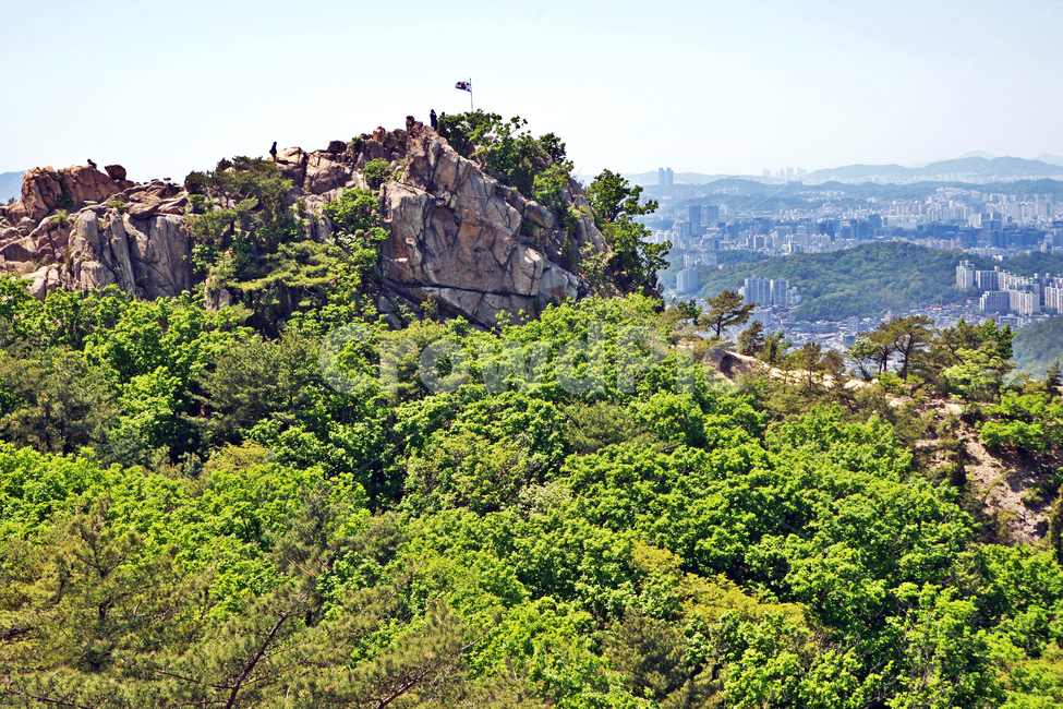 관악산,바위,기암괴석,능선,산,서울도심,등산,전망대,봉우리,자연,풍경,nature,landscape,한국자연풍경,한국자연경관,korea nature landscape,outdoors,옥외,cliff,낭떠러지
